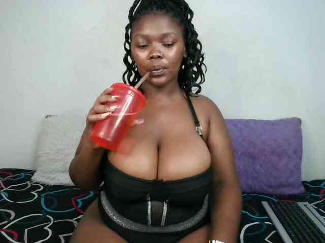 Thickqueenxxx webcam