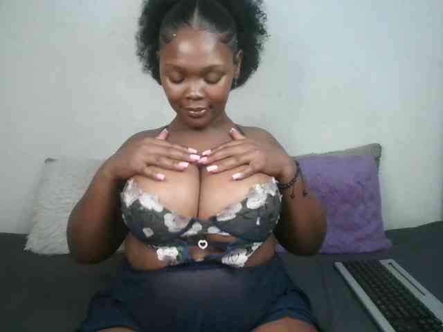 Thickqueenxxx webcam