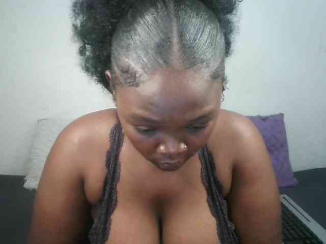 Thickqueenxxx webcam