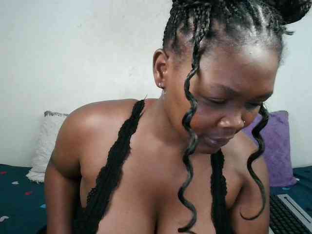 Thickqueenxxx webcam