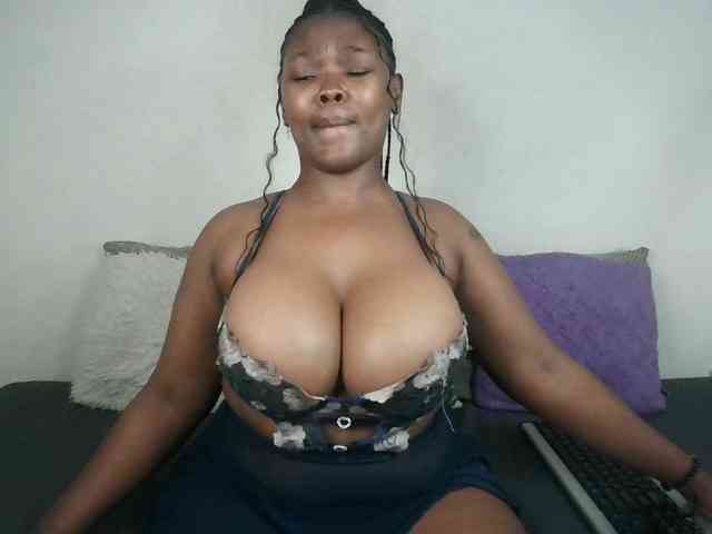 Thickqueenxxx bongacams