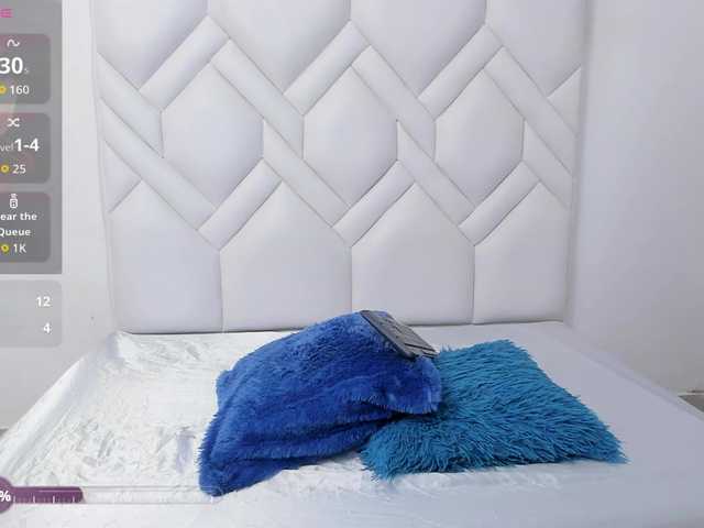 Analiaa18's BongaCams show and profile