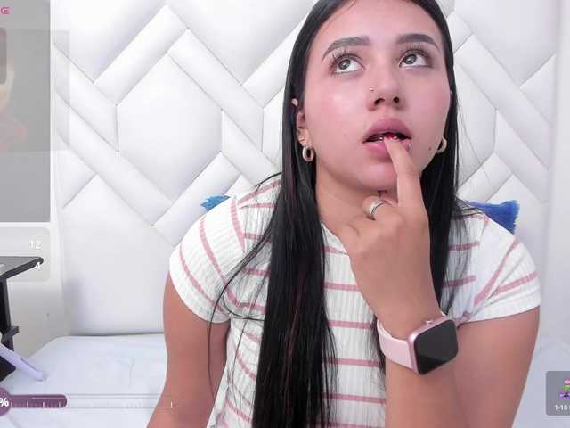 Analiaa18's BongaCams show and profile