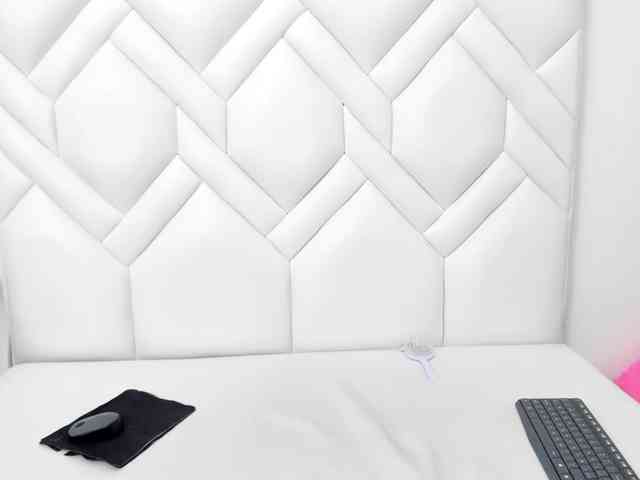 Analiaa18 webcam