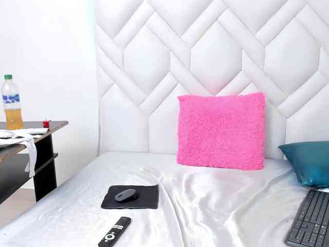 Analiaa18 webcam