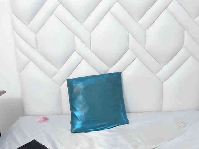 Analiaa18 webcam