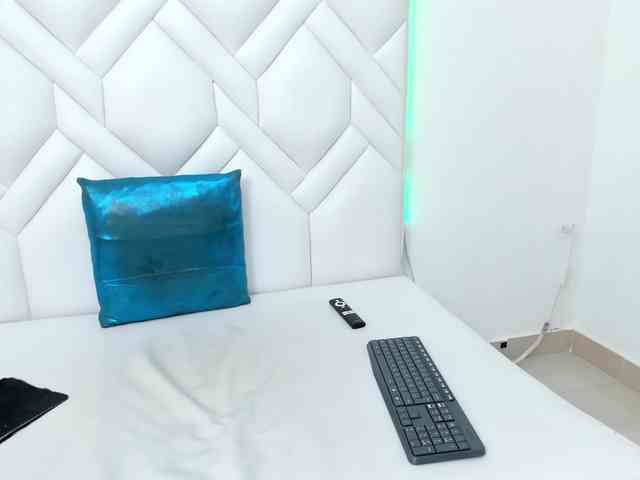 Analiaa18 webcam
