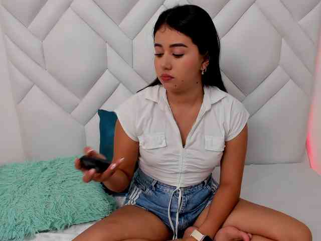 Analiaa18 webcam