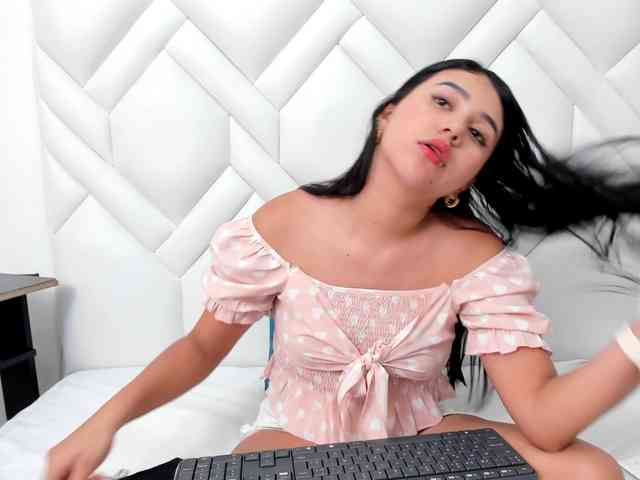 Analiaa18 webcam