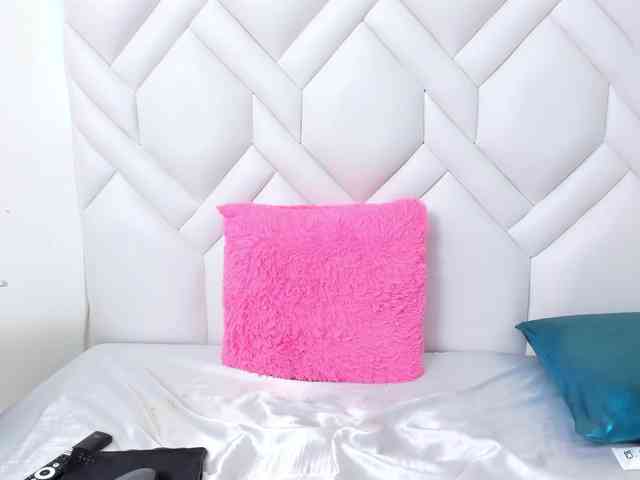 Analiaa18 webcam