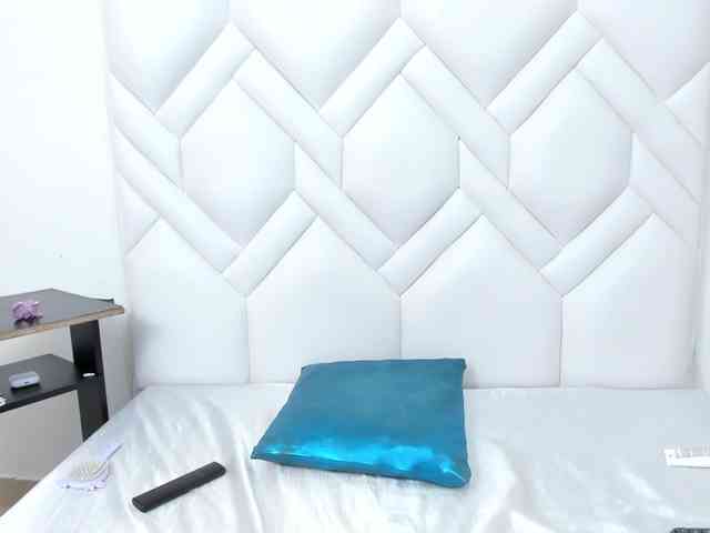 Analiaa18 webcam