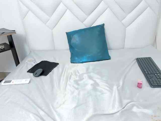 Analiaa18 webcam