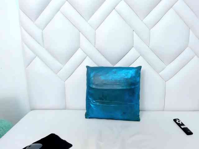 Analiaa18 webcam