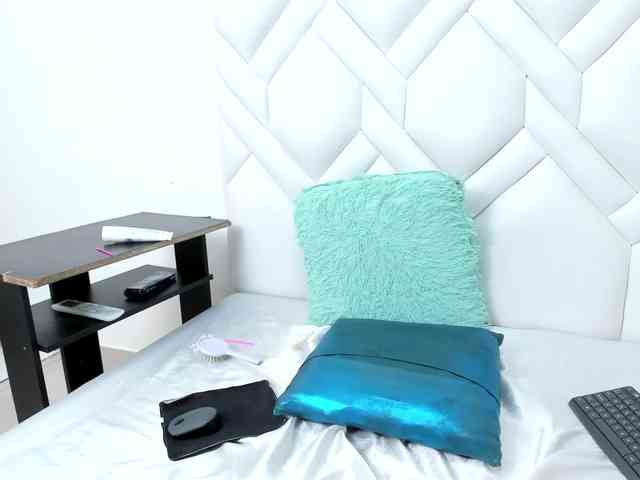 Analiaa18 webcam