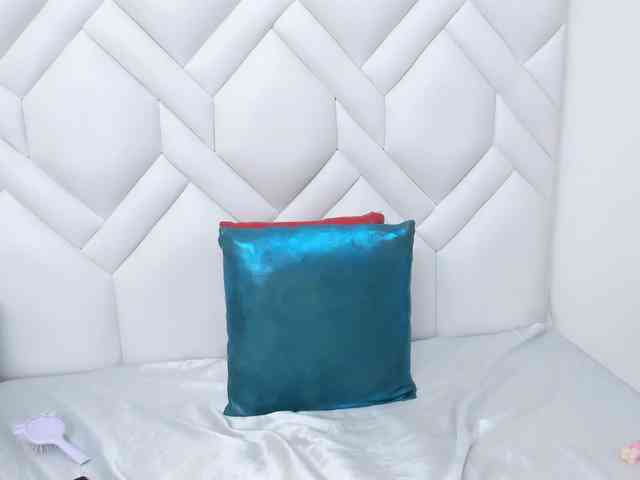 Analiaa18 webcam