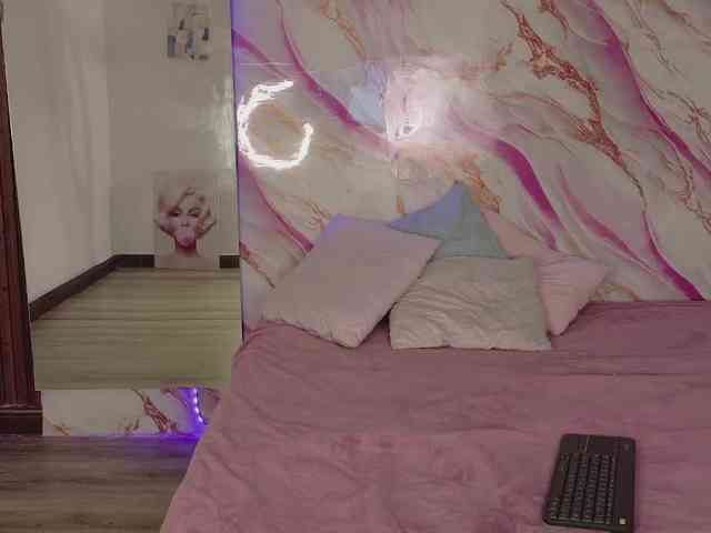 EimyAnistonCute webcam