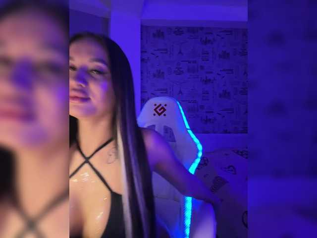 Karamelikaa's BongaCams show and profile