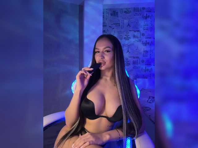 Karamelikaa's BongaCams show and profile