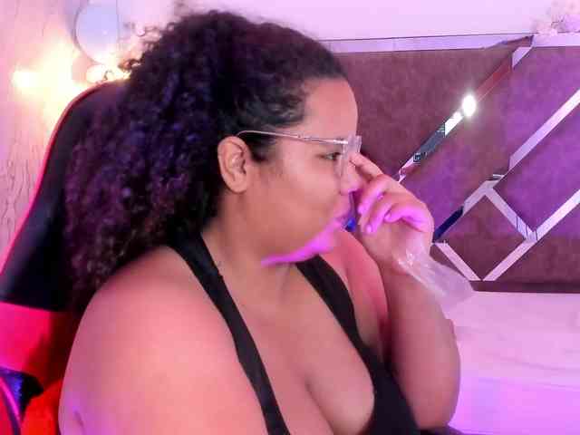 MhiaRey webcam