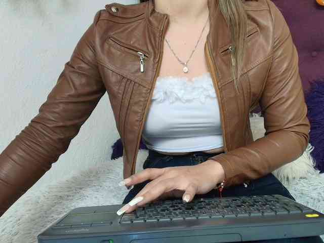 merlinaa-adams webcam