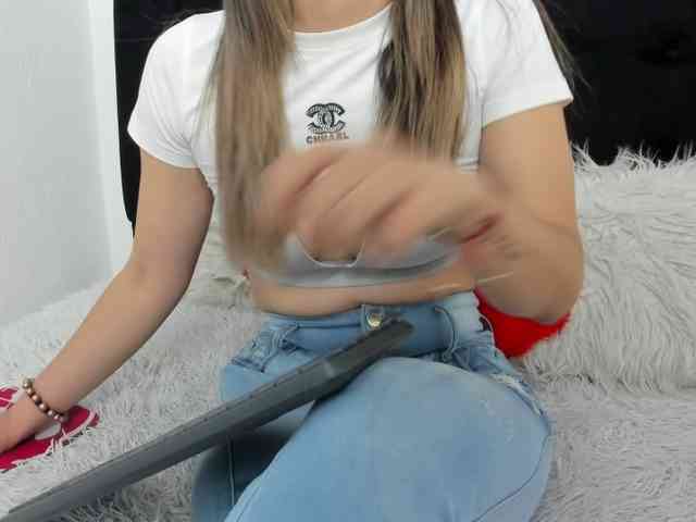 merlinaa-adams webcam