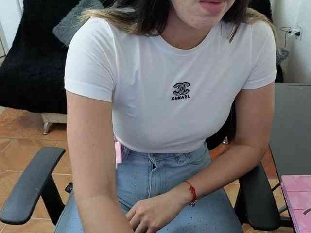 merlinaa-adams webcam