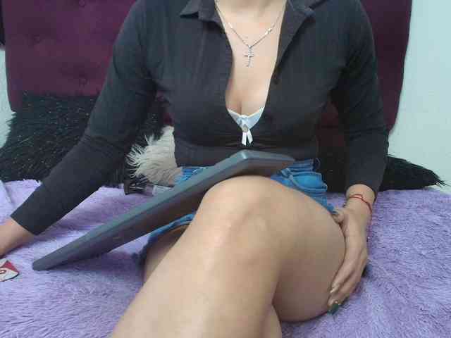 merlinaa-adams webcam