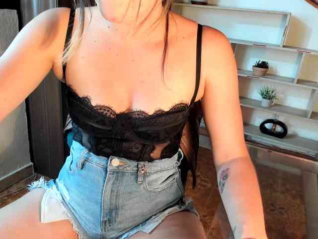 merlinaa-adams webcam