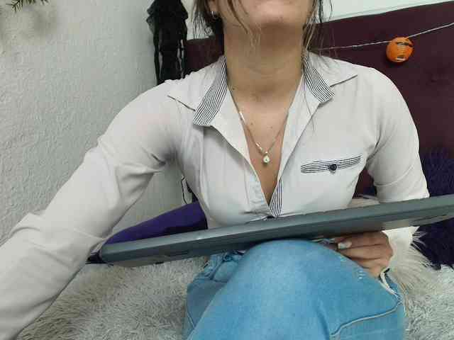 merlinaa-adams webcam