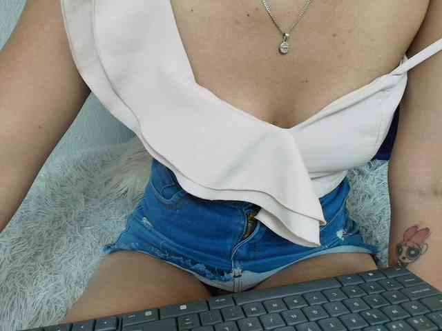 merlinaa-adams webcam
