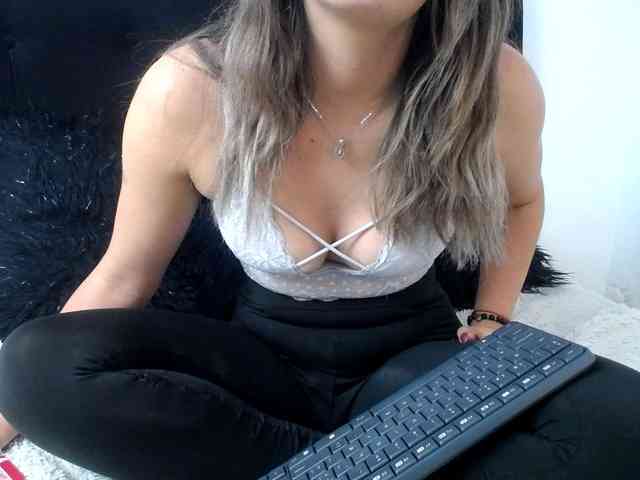 merlinaa-adams webcam
