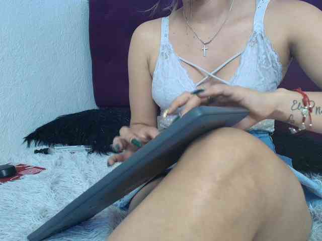 merlinaa-adams webcam