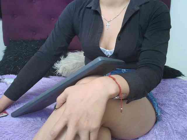 merlinaa-adams webcam