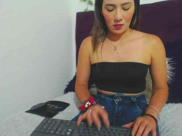 merlinaa-adams webcam