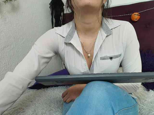 merlinaa-adams webcam