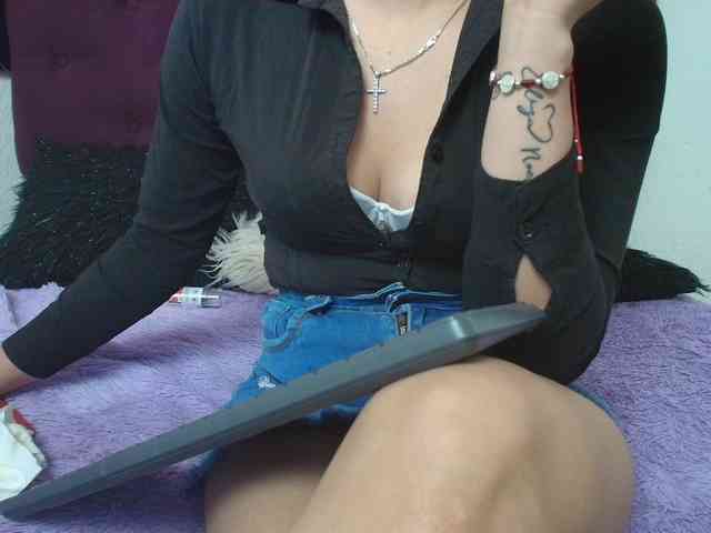 merlinaa-adams webcam