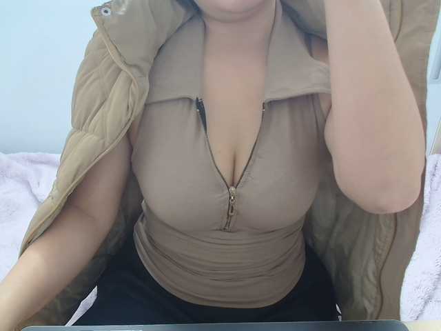 ElenaSex90's BongaCams show and profile