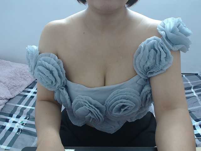 ElenaSex90's BongaCams show and profile