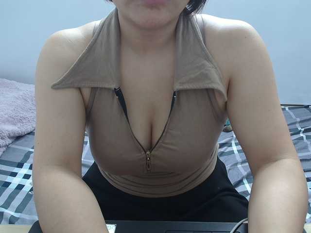 ElenaSex90's BongaCams show and profile