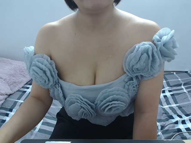 ElenaSex90's BongaCams show and profile