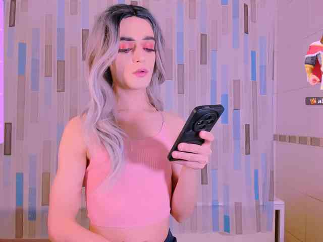 Lola1-1 Live Webcam on BongaCams