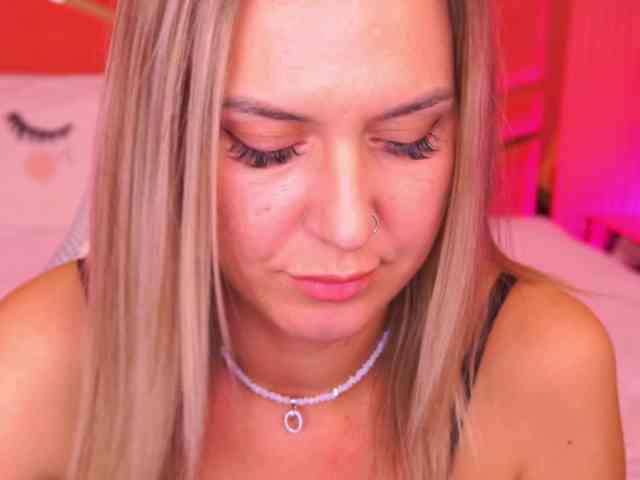 MollyWild webcam
