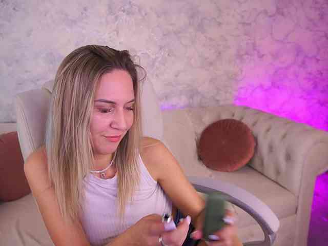 MollyWild webcam