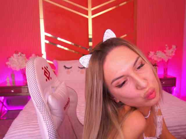 MollyWild webcam