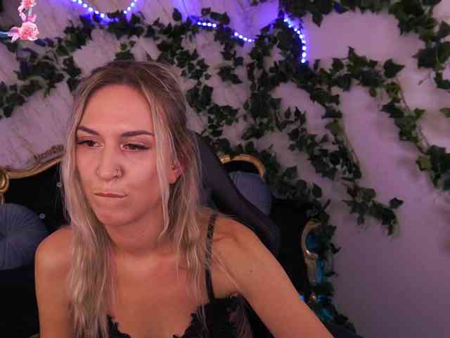 MollyWild webcam
