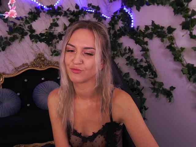 MollyWild webcam