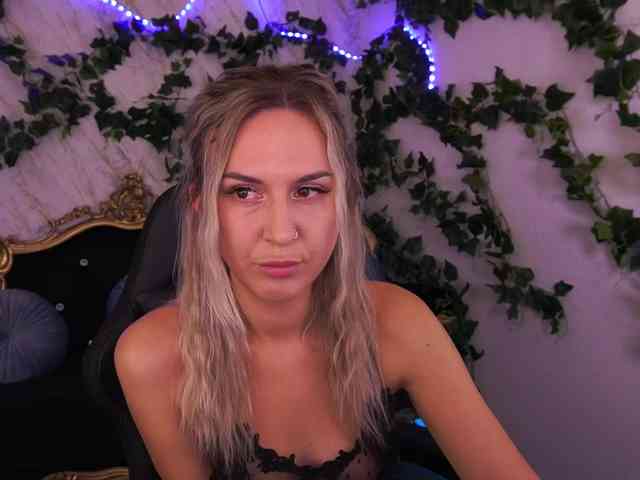 MollyWild webcam