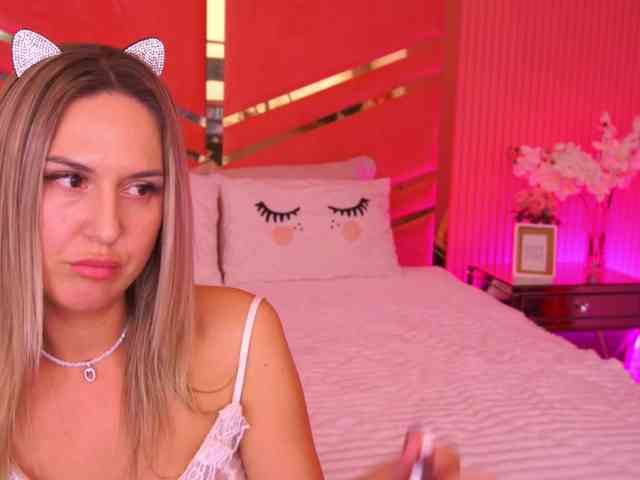 MollyWild webcam