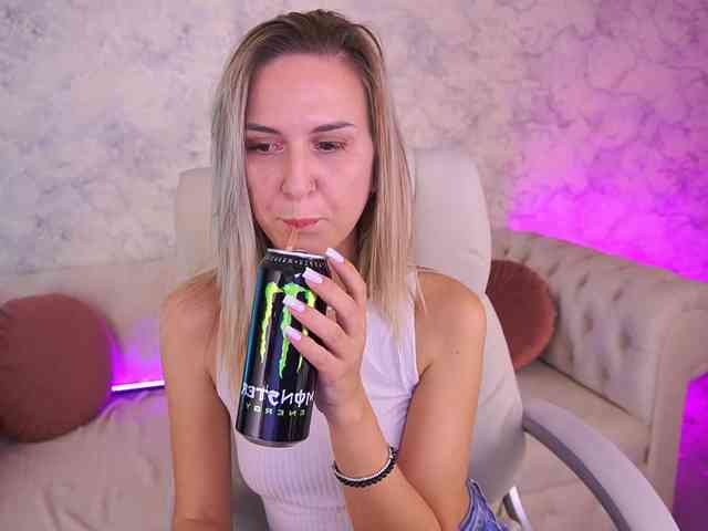 MollyWild webcam