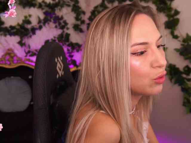 MollyWild webcam